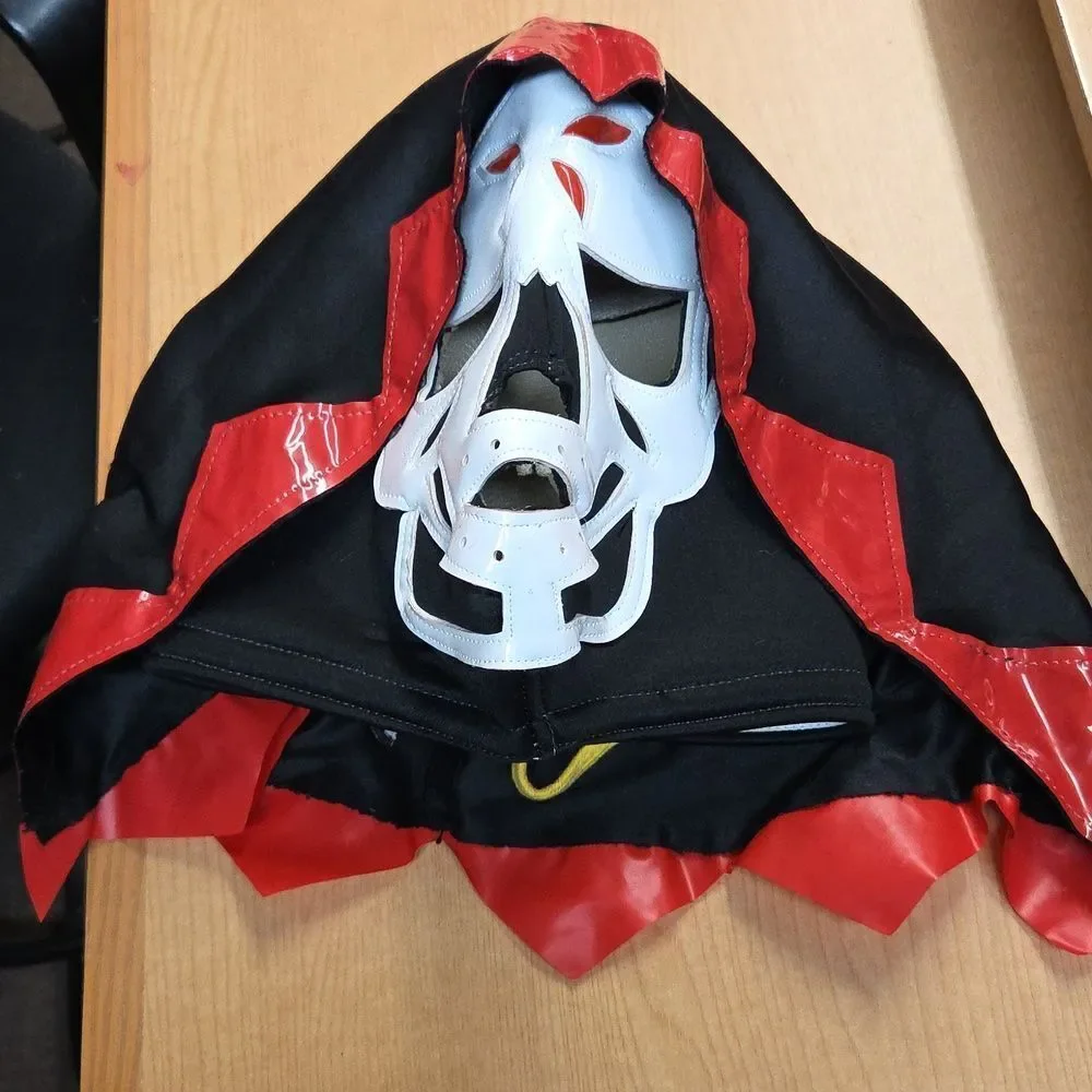 La‎ Parka Lucha Libre Wrestling cape, Pants, Mask Youth L/XL Or Adult Small